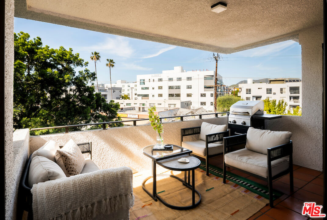 651 Wilcox Ave Unit: 3C