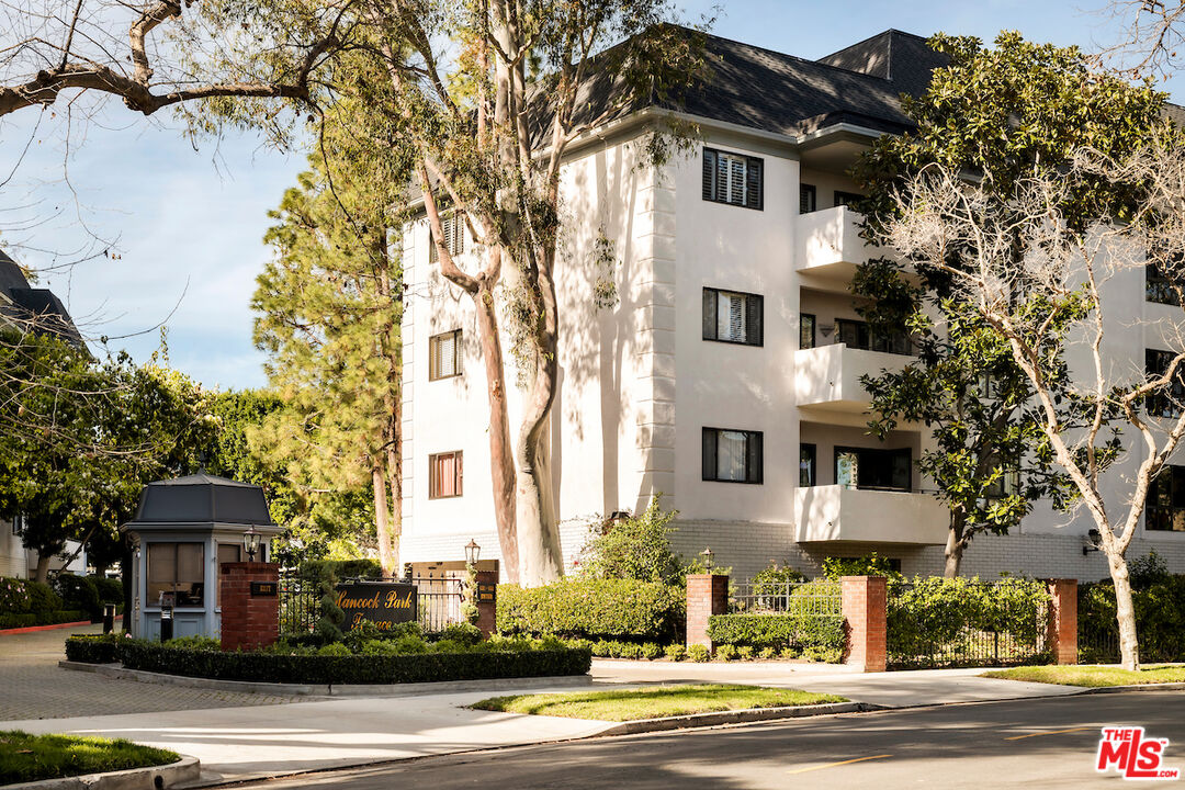 651 Wilcox Ave Unit: 3C