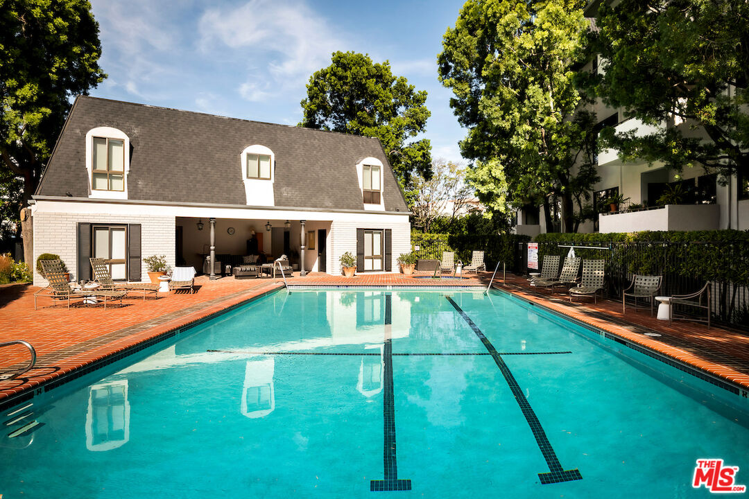 651 Wilcox Ave Unit: 3C