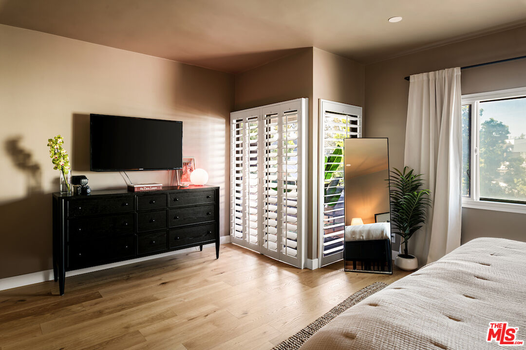 651 Wilcox Ave Unit: 3C