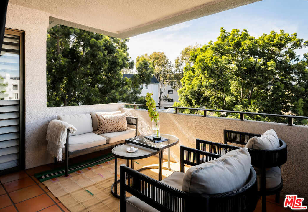 651 Wilcox Ave Unit: 3C