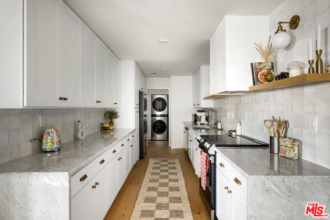 651 Wilcox Ave Unit: 3C