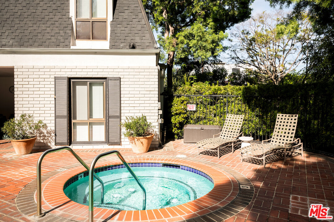 651 Wilcox Ave Unit: 3C