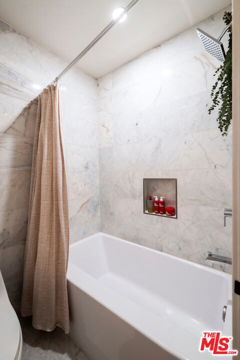 651 Wilcox Ave Unit: 3C