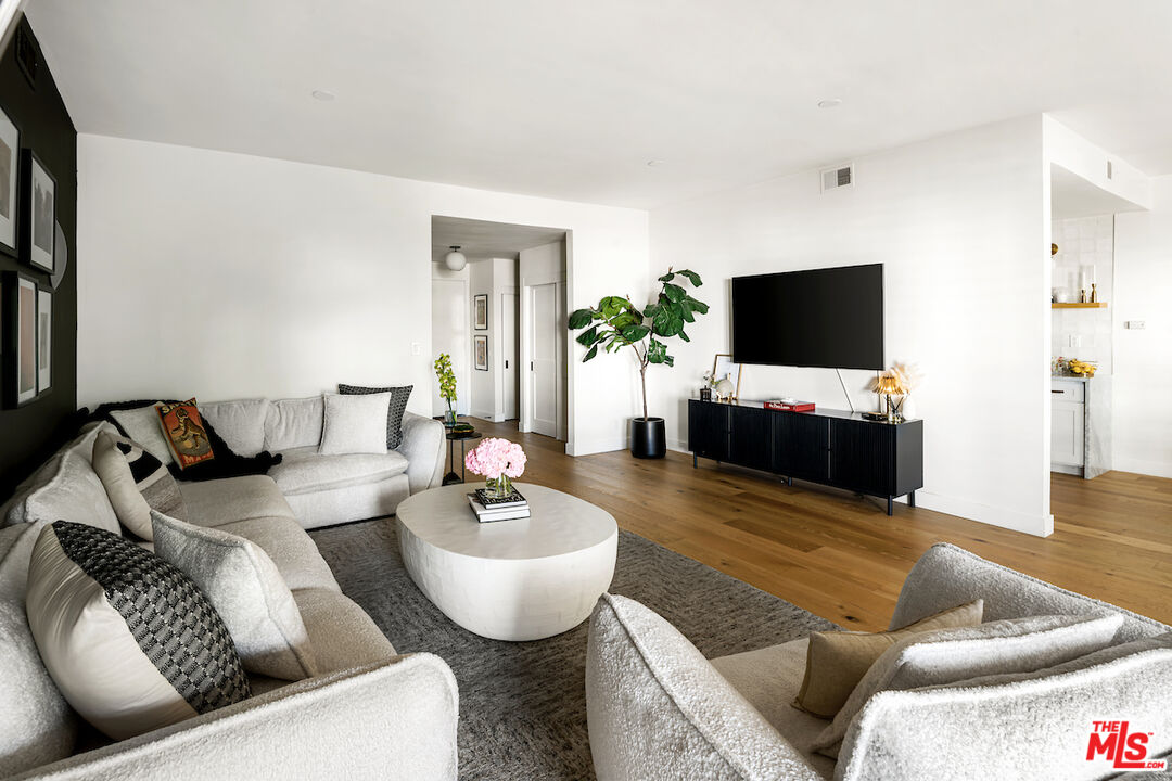 651 Wilcox Ave Unit: 3C