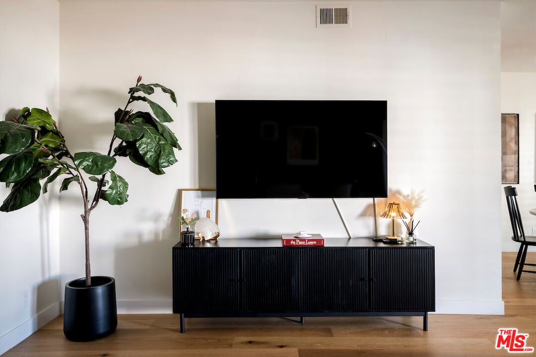 651 Wilcox Ave Unit: 3C