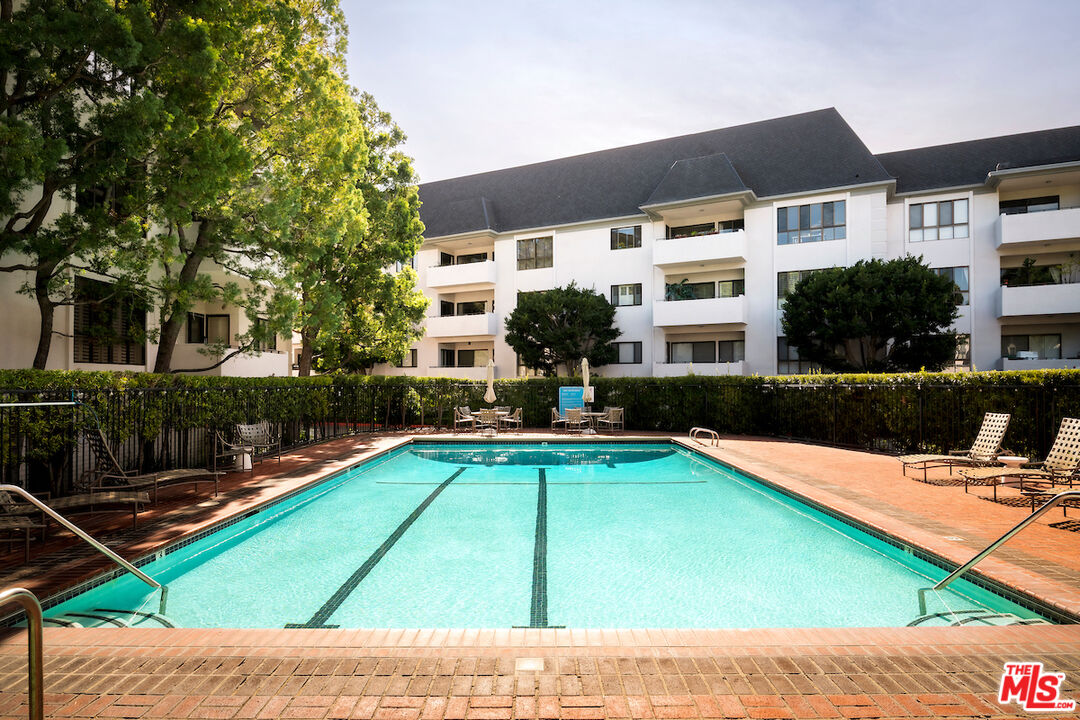 651 Wilcox Ave Unit: 3C