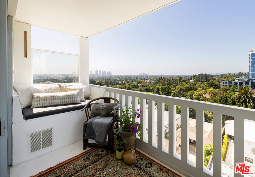 999 N Doheny Dr Unit: 811