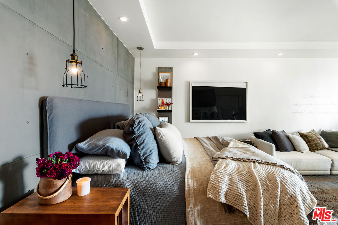 999 N Doheny Dr Unit: 811