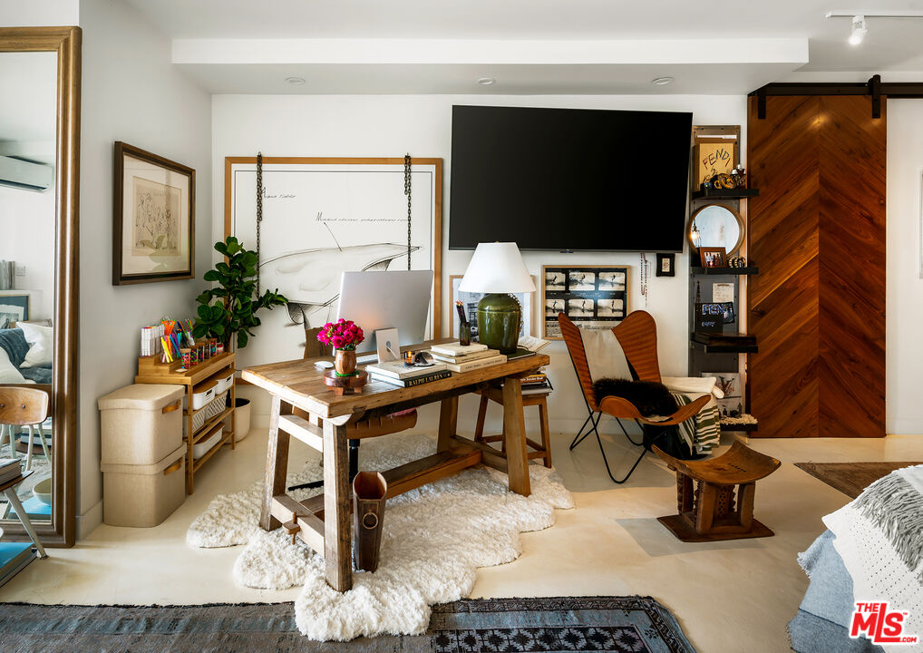 999 N Doheny Dr Unit: 811