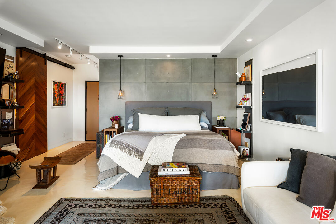 999 N Doheny Dr Unit: 811