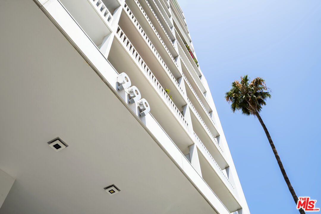 999 N Doheny Dr Unit: 811