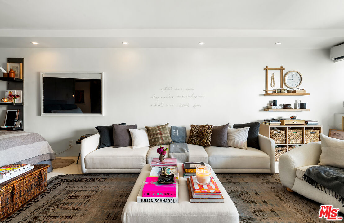 999 N Doheny Dr Unit: 811