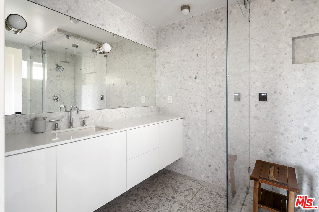 1926 N Crescent Heights Blvd