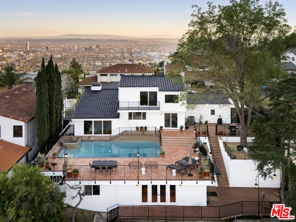 1926 N Crescent Heights Blvd