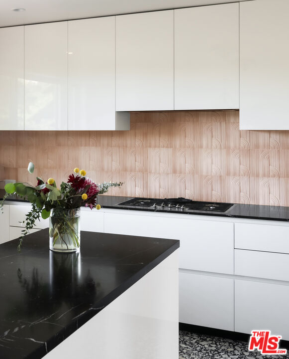 1926 N Crescent Heights Blvd