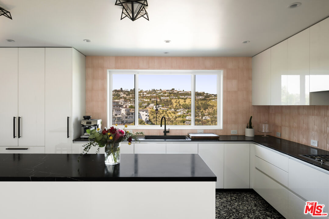 1926 N Crescent Heights Blvd