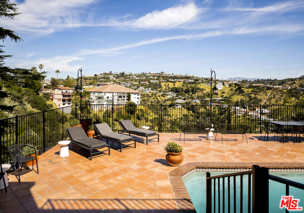 1926 N Crescent Heights Blvd