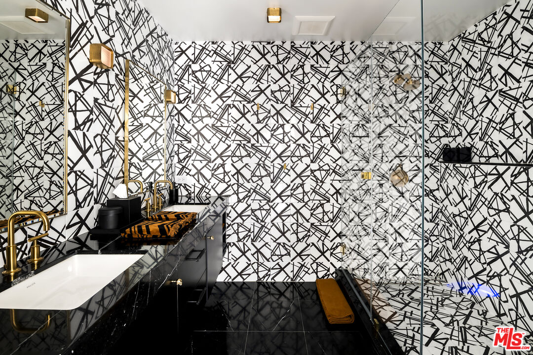 1926 N Crescent Heights Blvd