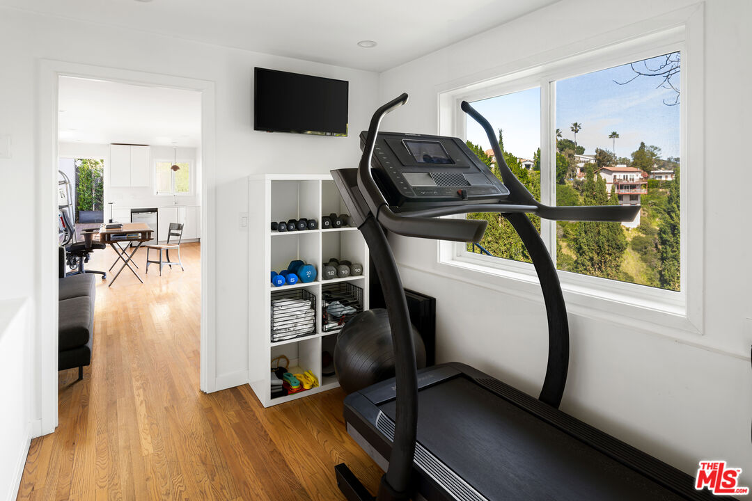 1926 N Crescent Heights Blvd