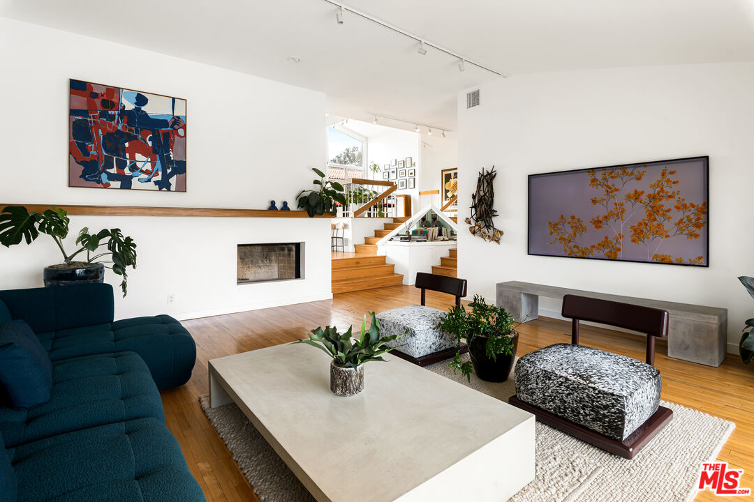 1926 N Crescent Heights Blvd