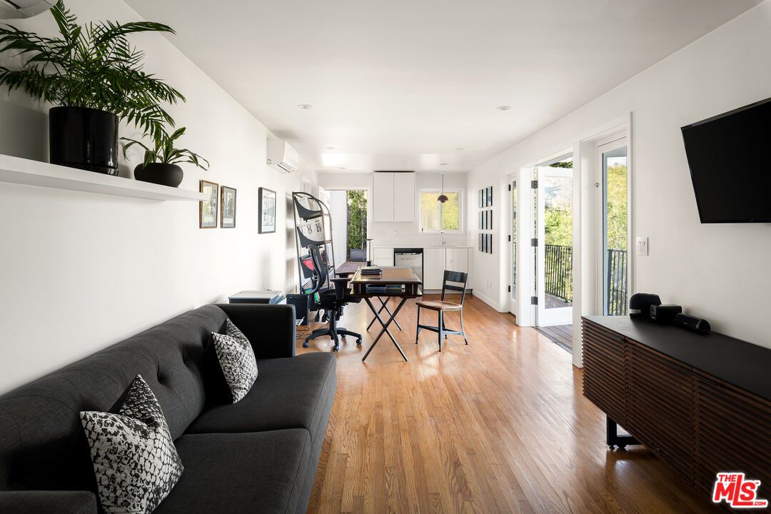 1926 N Crescent Heights Blvd