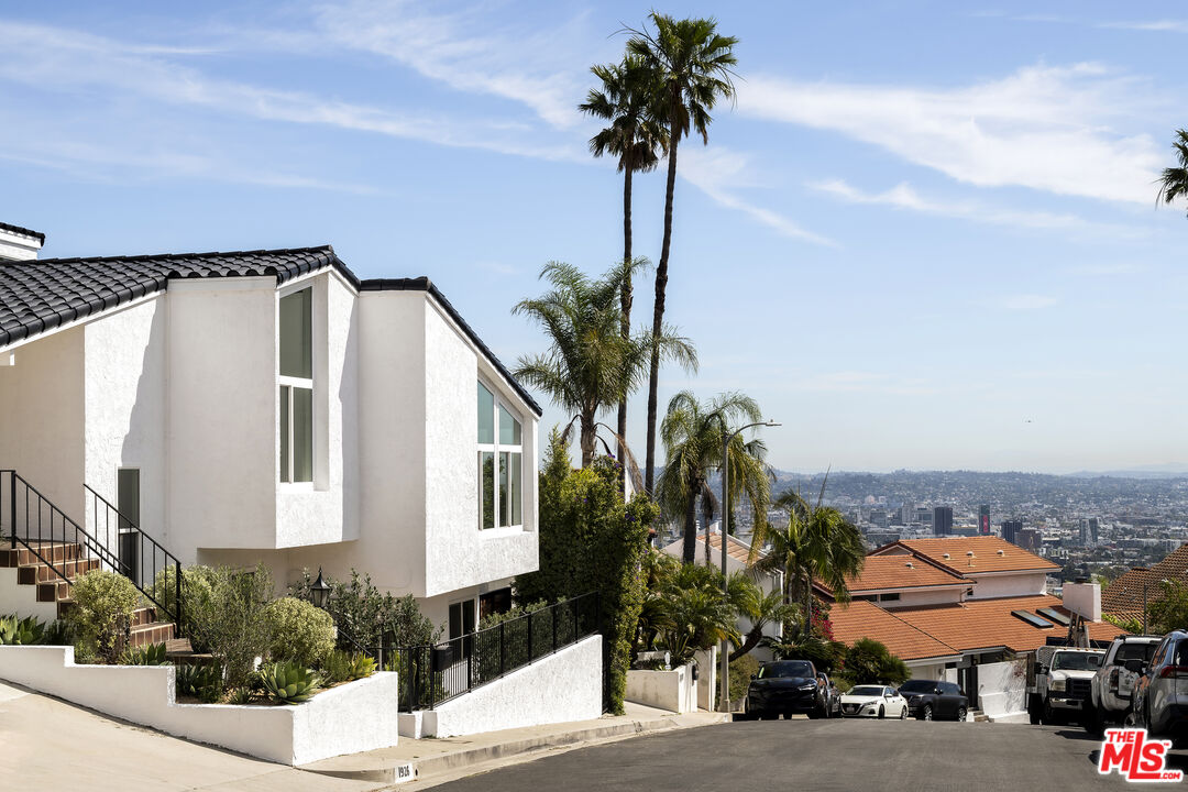 1926 N Crescent Heights Blvd