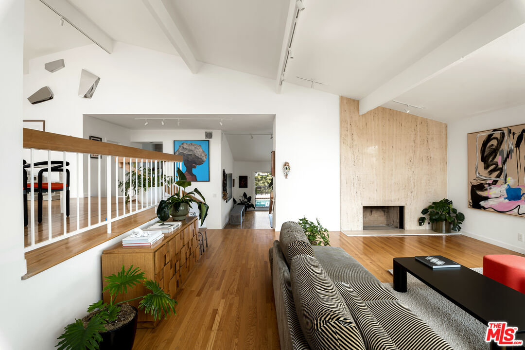 1926 N Crescent Heights Blvd