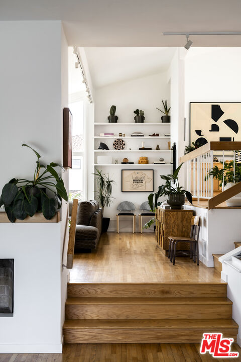 1926 N Crescent Heights Blvd