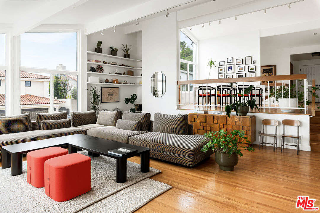 1926 N Crescent Heights Blvd