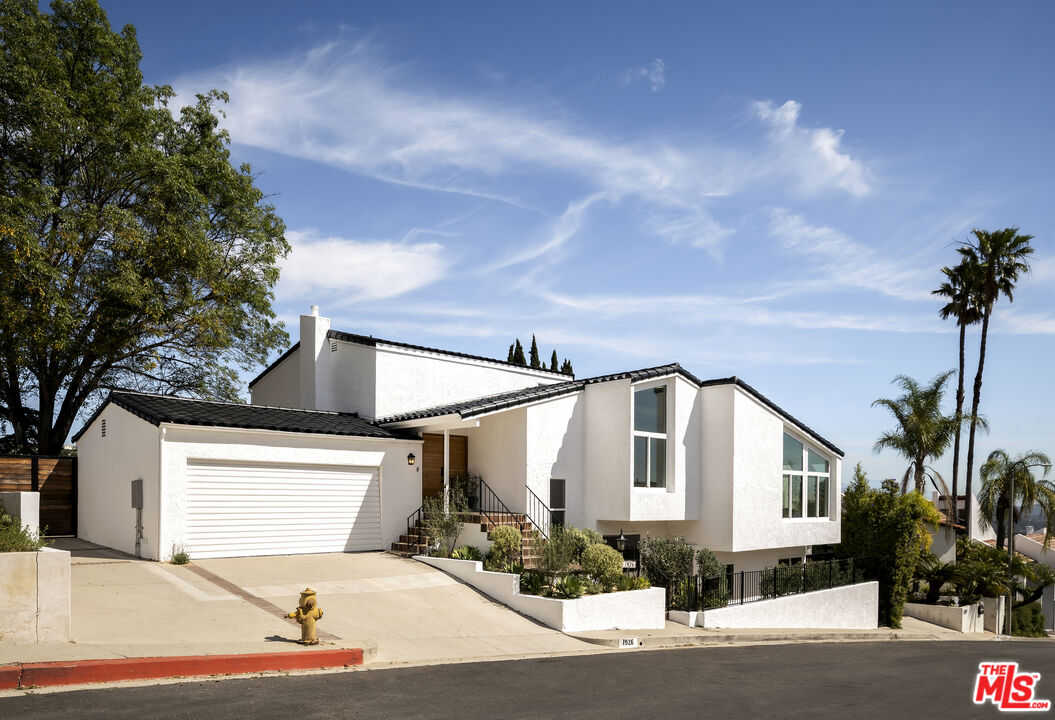 1926 N Crescent Heights Blvd