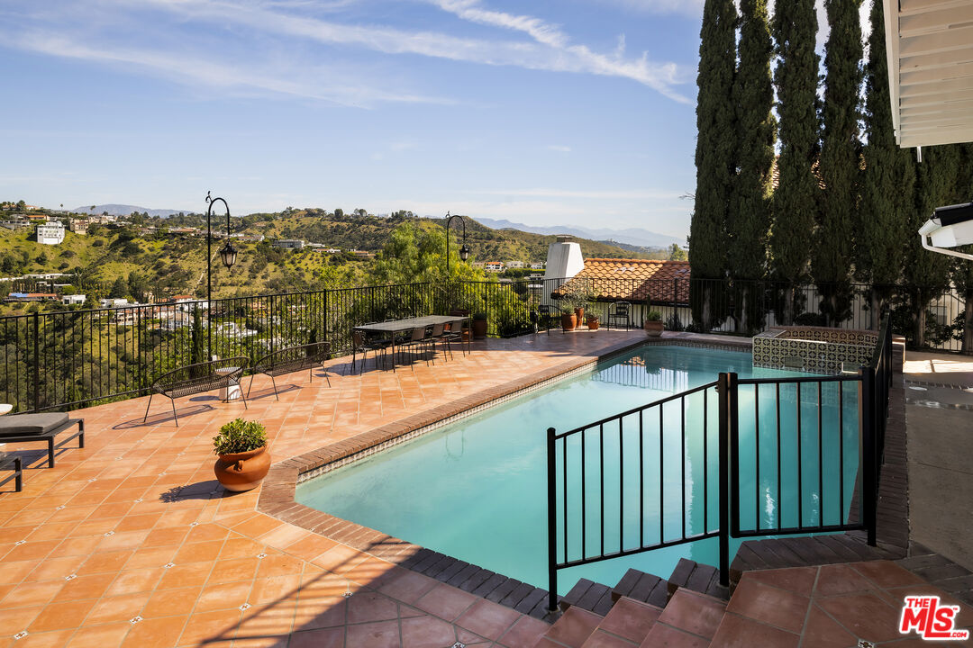 1926 N Crescent Heights Blvd