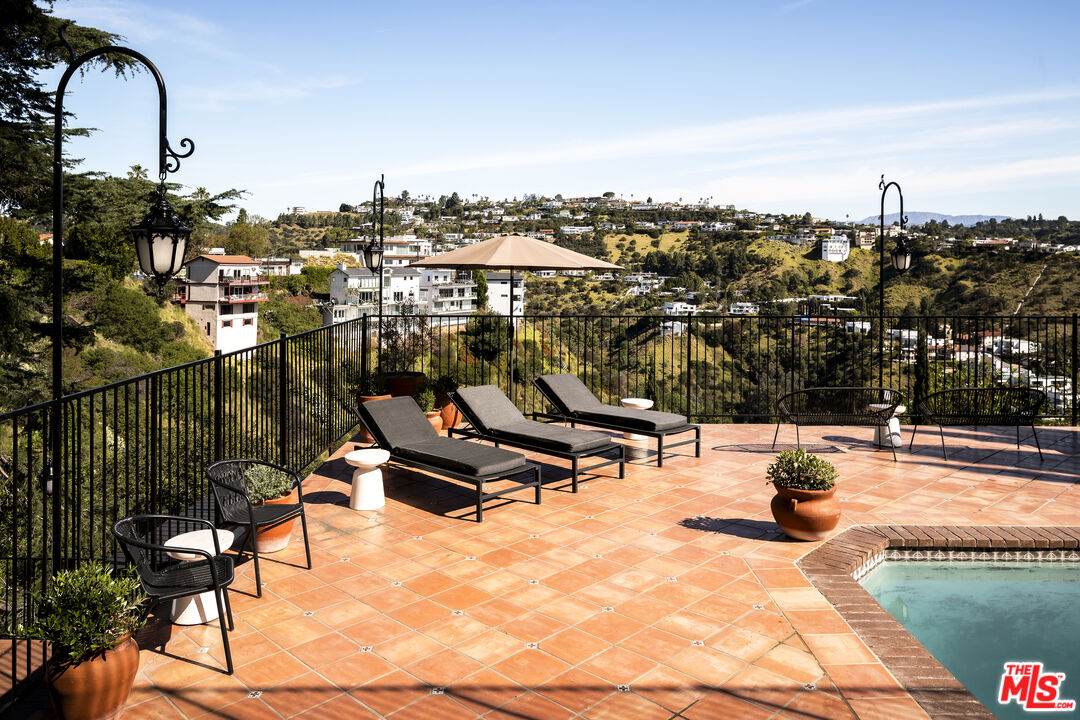 1926 N Crescent Heights Blvd