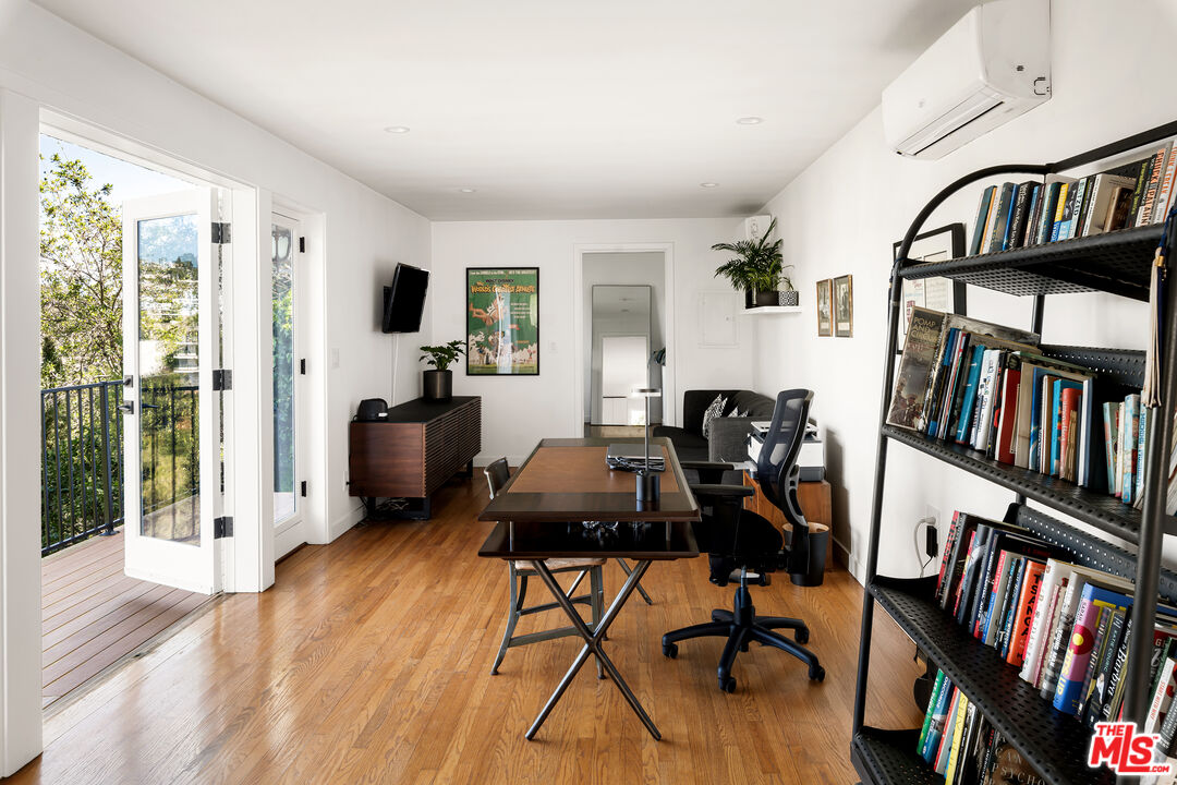 1926 N Crescent Heights Blvd