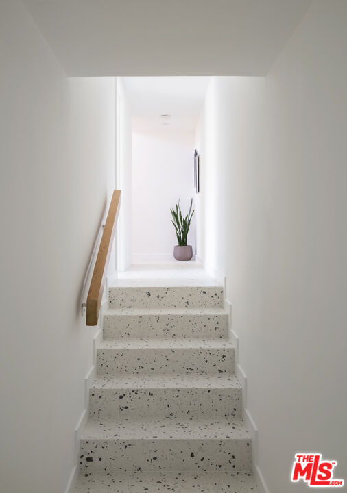 1926 N Crescent Heights Blvd