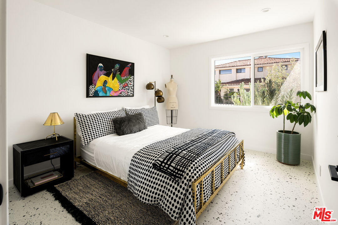 1926 N Crescent Heights Blvd