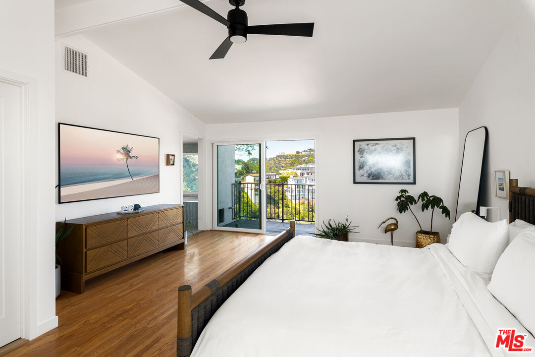 1926 N Crescent Heights Blvd