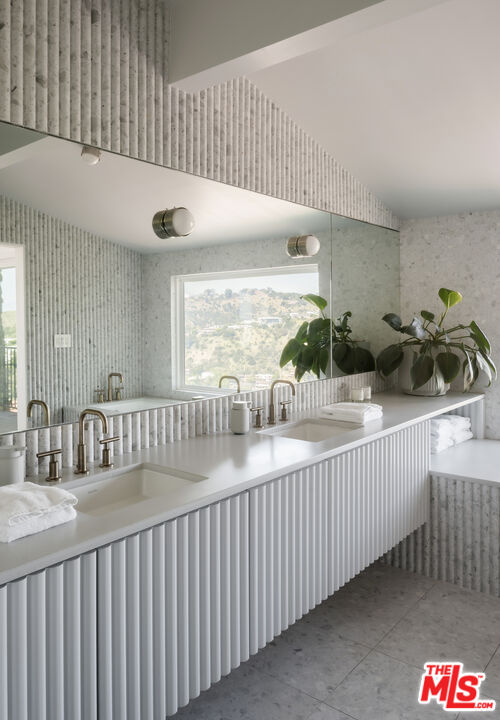 1926 N Crescent Heights Blvd