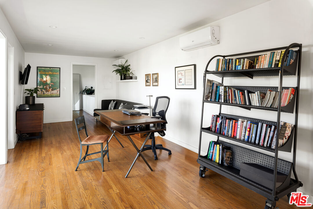 1926 N Crescent Heights Blvd