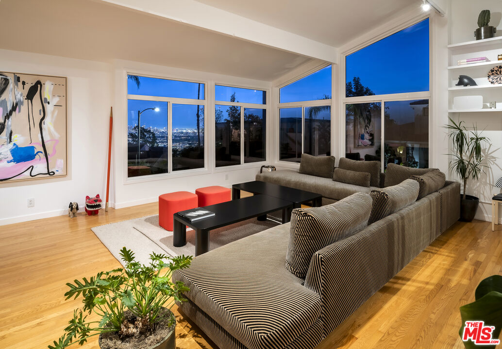 1926 N Crescent Heights Blvd