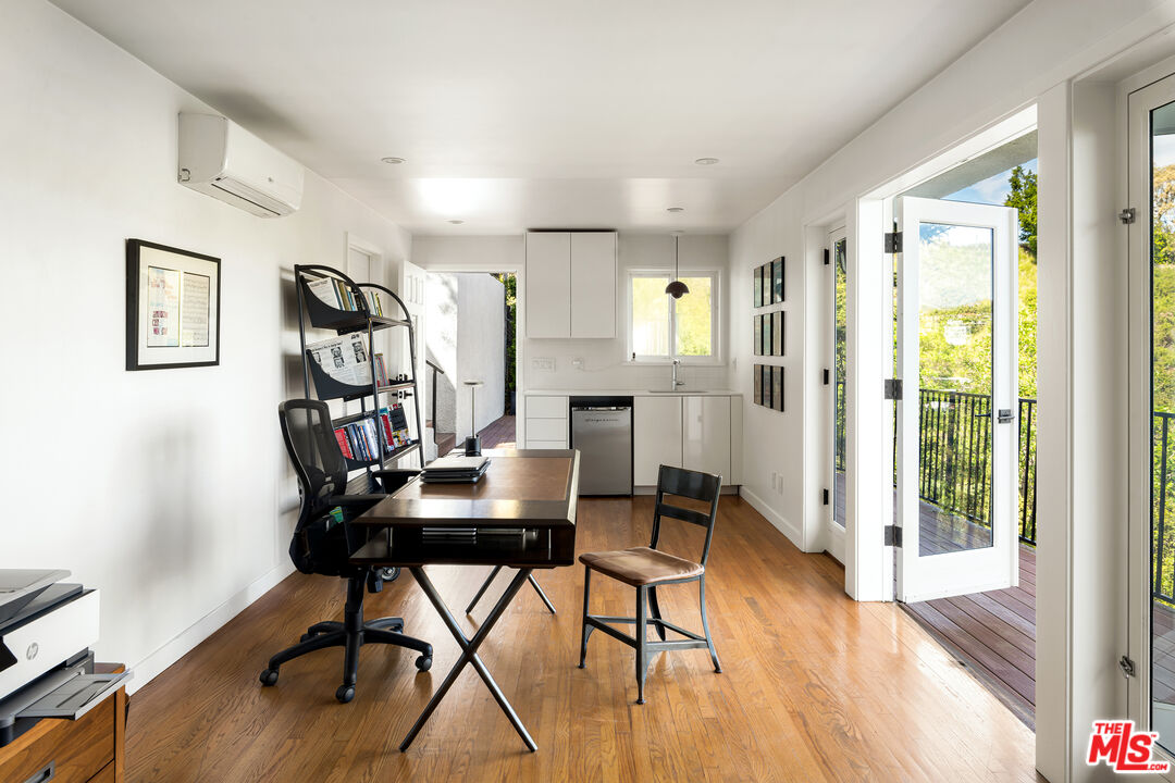 1926 N Crescent Heights Blvd