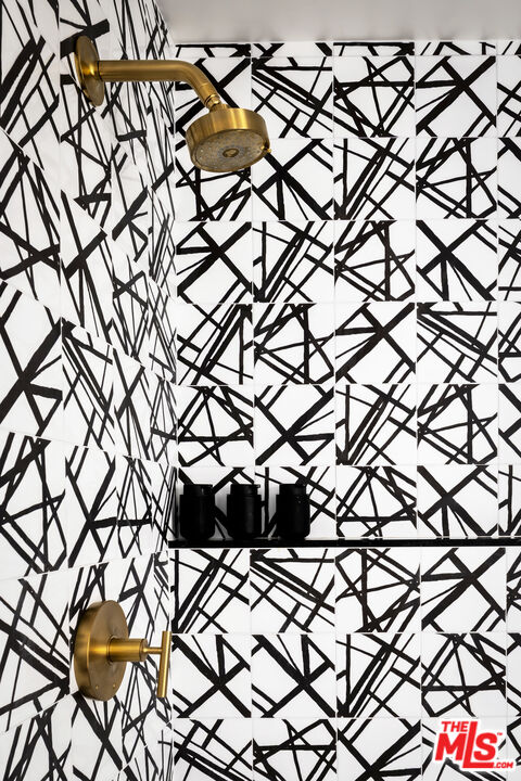 1926 N Crescent Heights Blvd