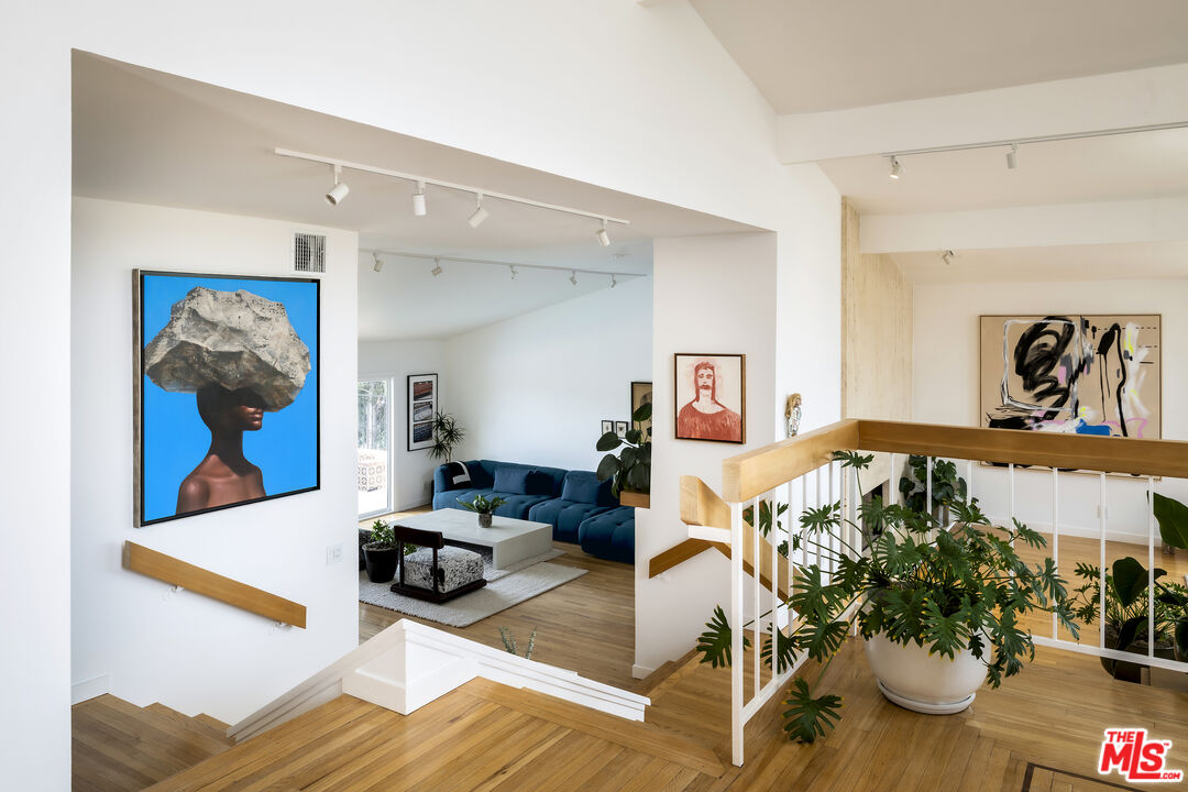 1926 N Crescent Heights Blvd