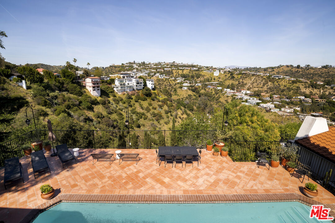 1926 N Crescent Heights Blvd