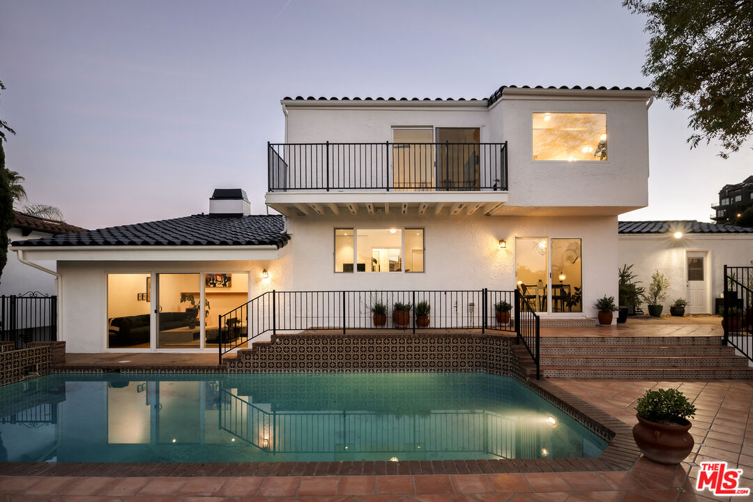 1926 N Crescent Heights Blvd