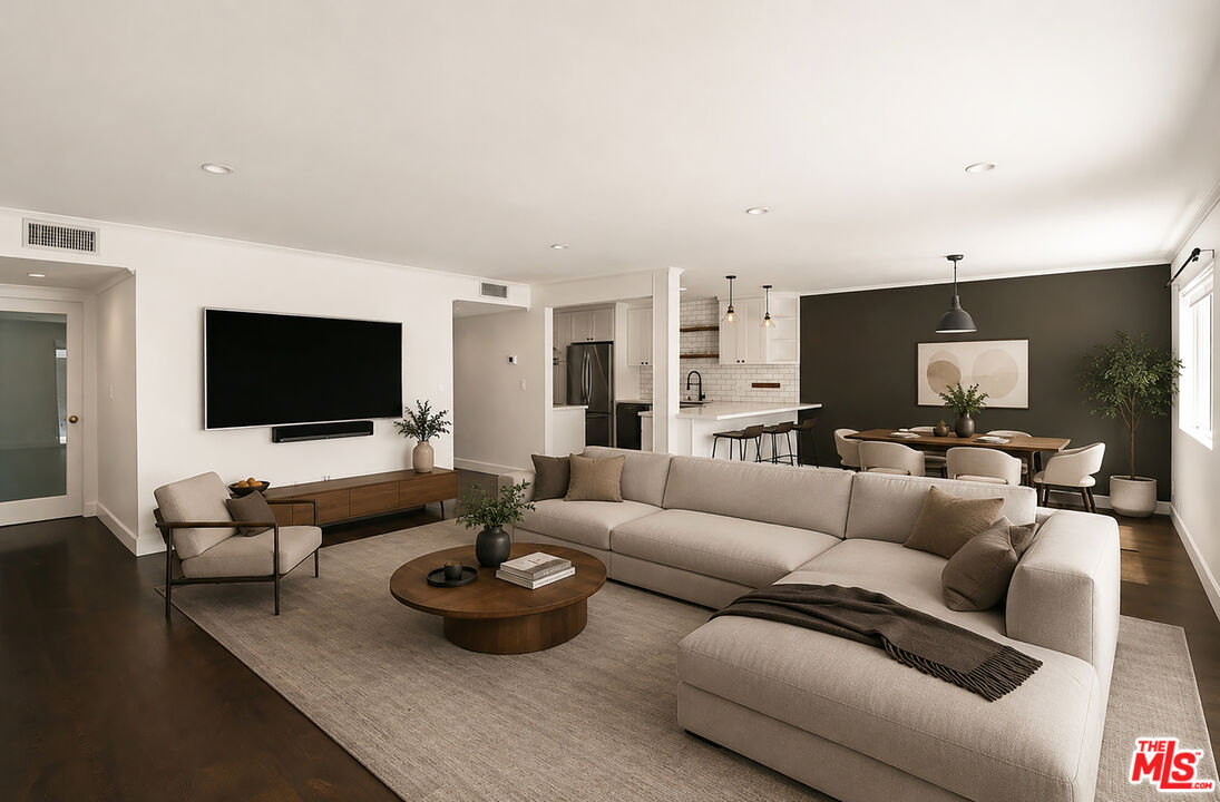 121 N Croft Ave Unit: 105