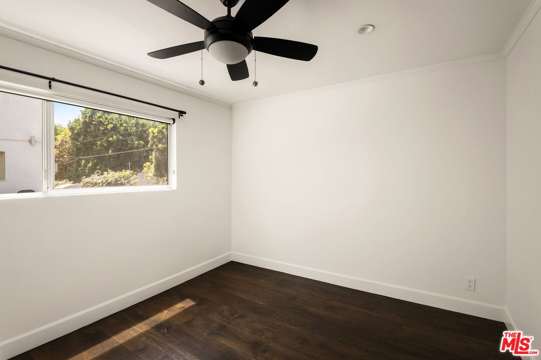 121 N Croft Ave Unit: 105