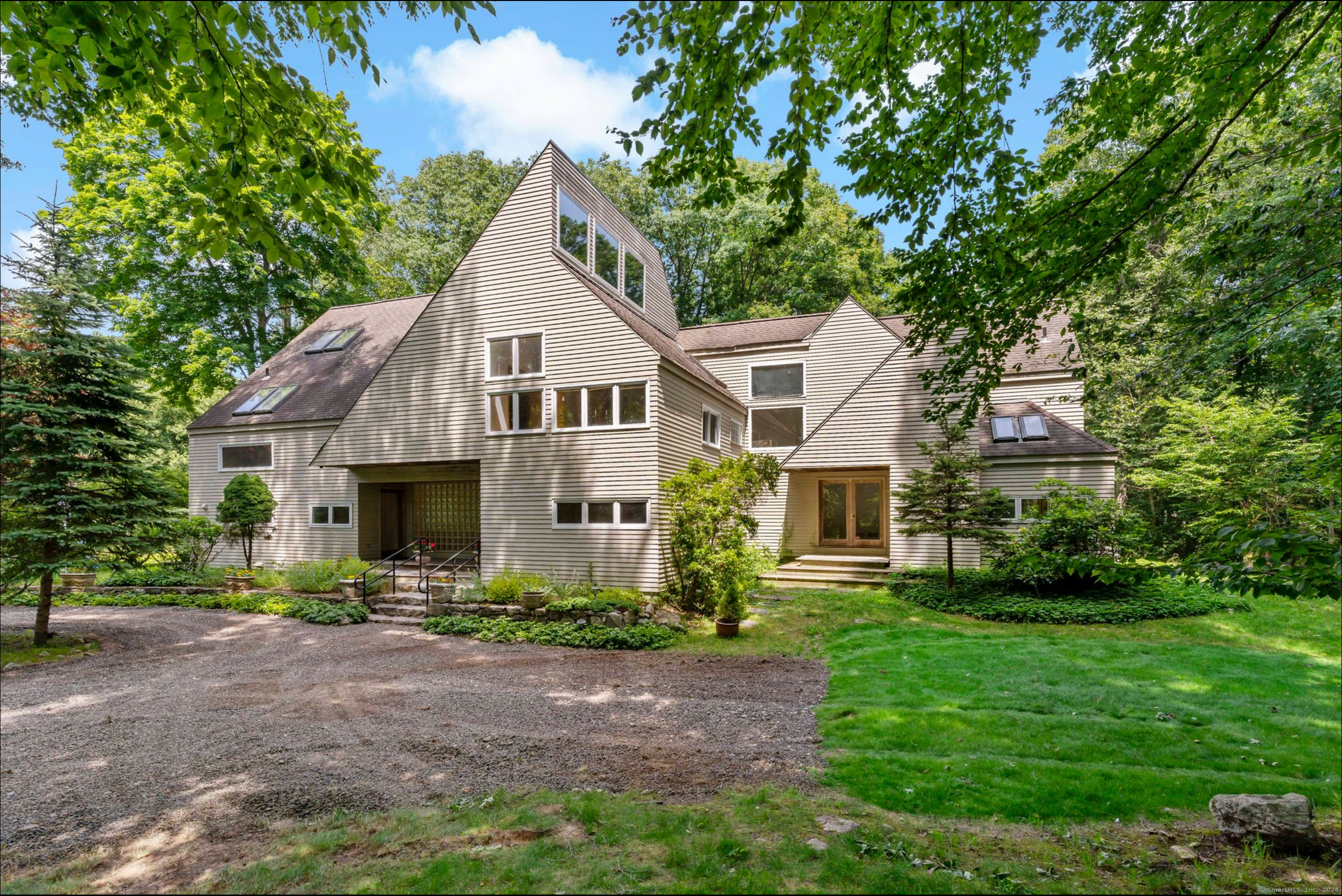 238 Newtown Turnpike