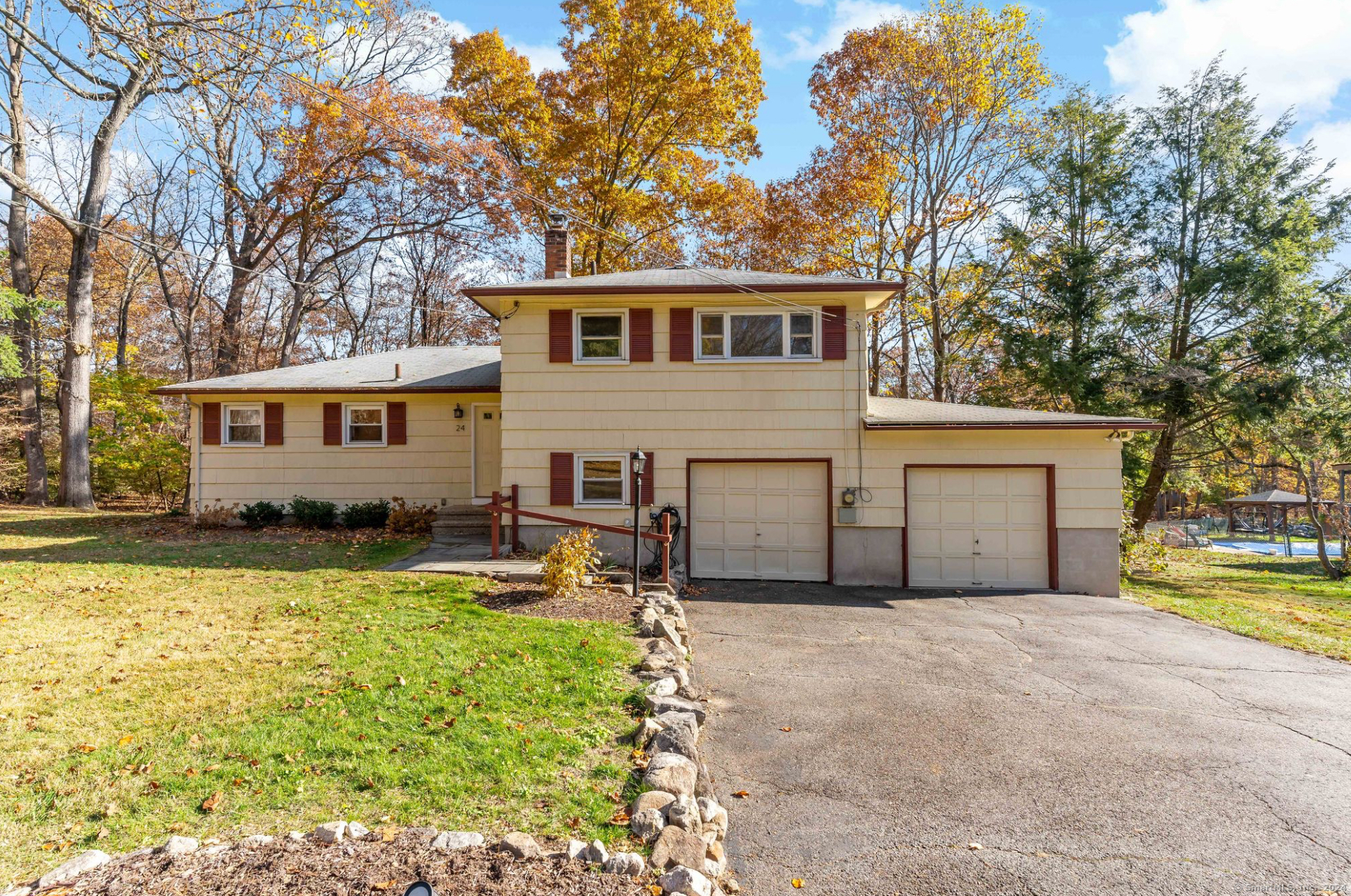 24 Algonquin Road