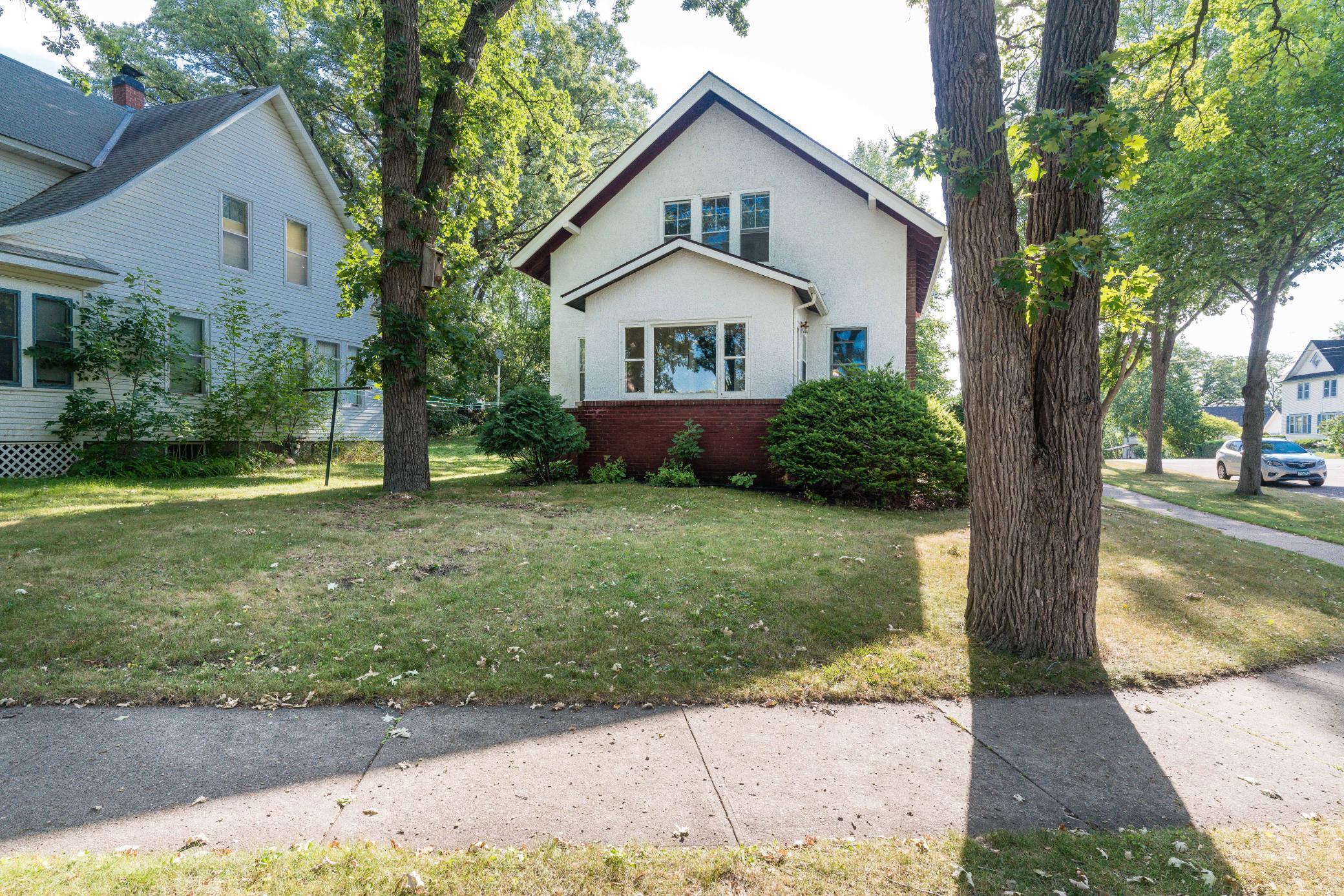 408 E Lakeside Drive